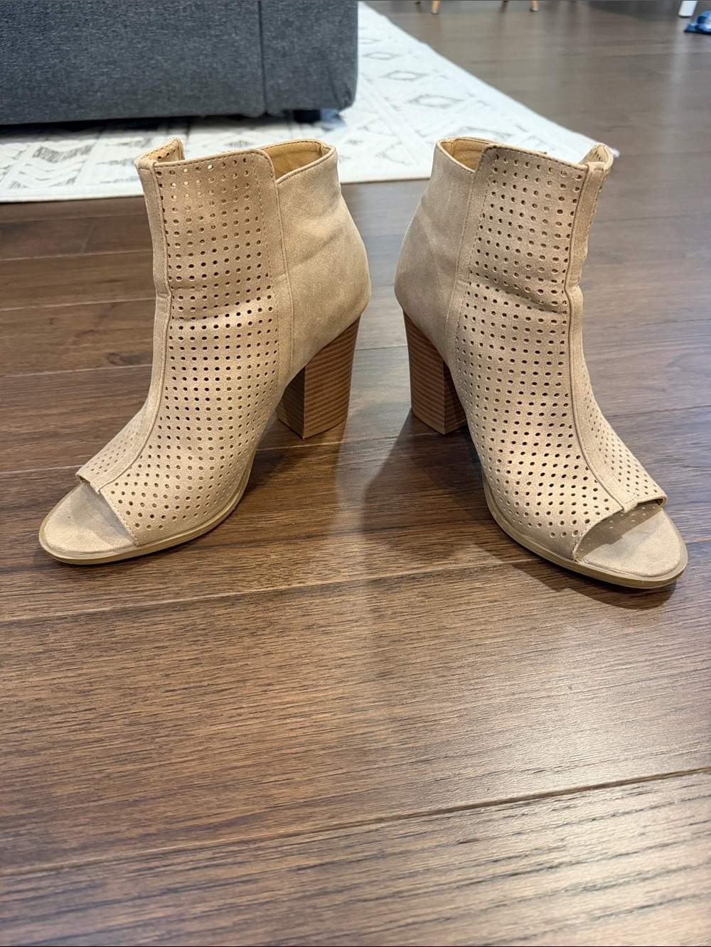 Brash Womens 8.5 Tan Beige Peep Toe Perforated Bootie s - C15